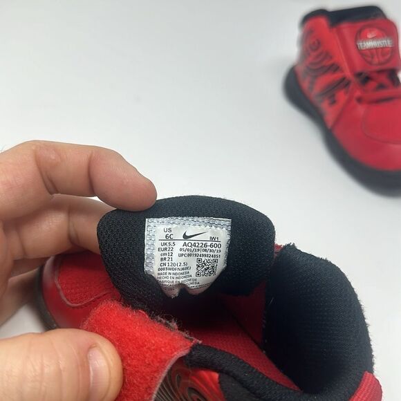 Nike Toddler Team Hustle Boys D 9 (TD) Size 6C RedBlack AQ4226 600 - Picture 4 of 5